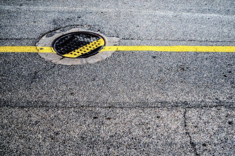 Imperfezione; riga; tombino;