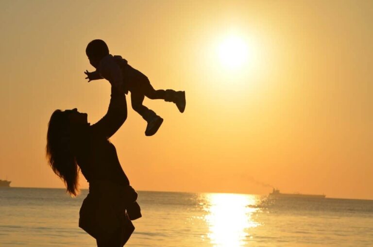 Le radici del noi: come la relazione ci forma fin dall’inizio della vita