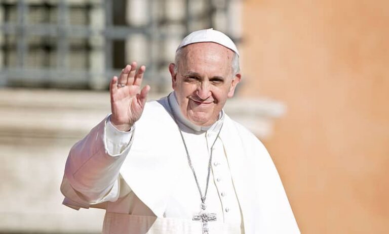 Vivere sereni e felici: il libro di Guido Brunetti apprezzato da Papa Francesco